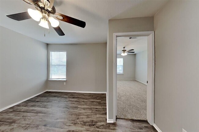 Building Photo - 11818 Sandy Stream Dr