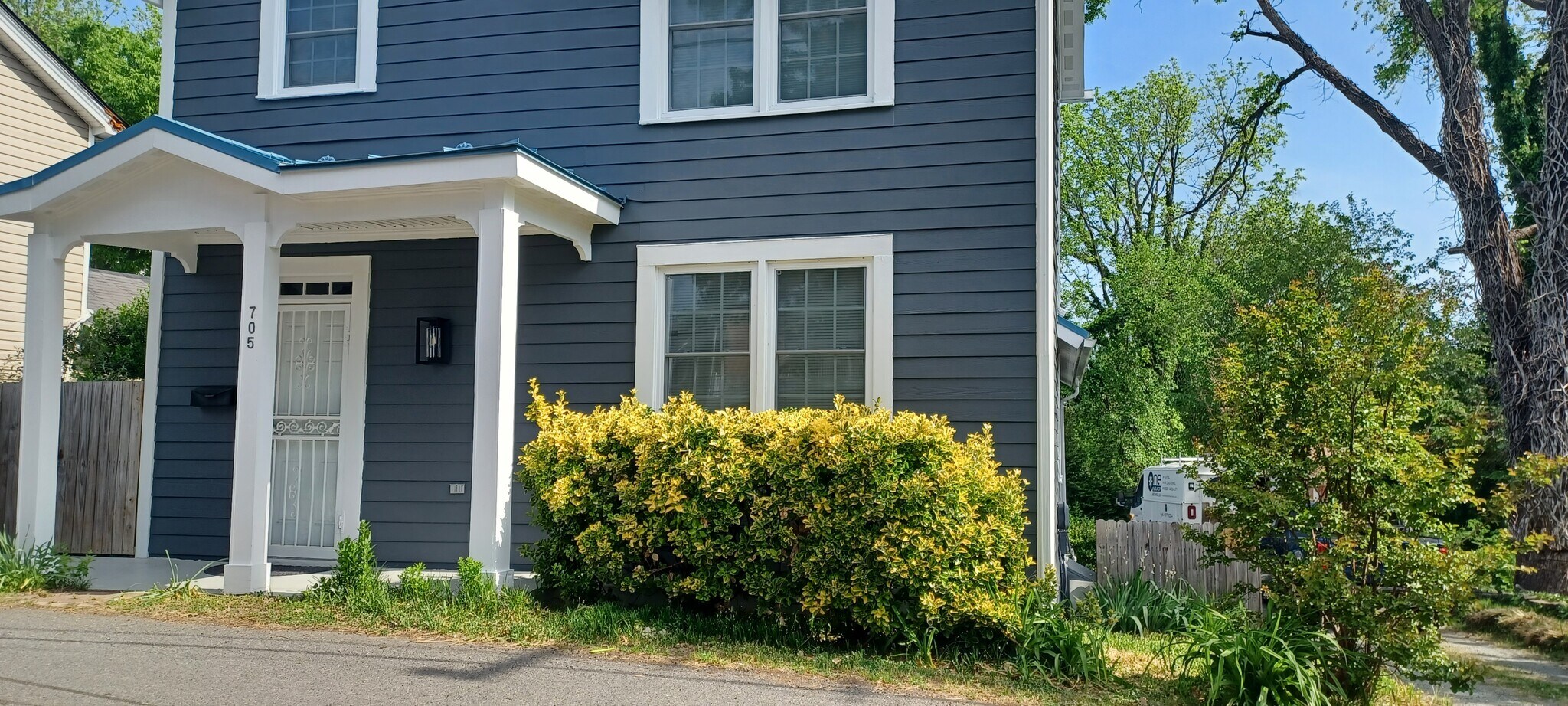 Building Photo - 705 Elsom St