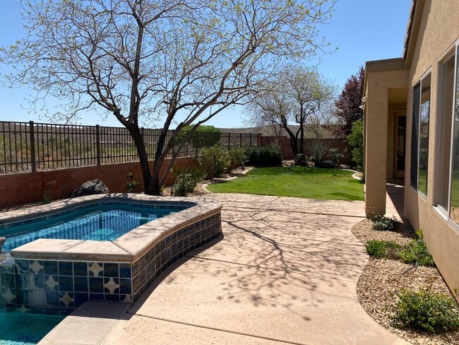 Building Photo - Short term lease! Coral Canyon on Golf Course with POOL- FURNISHED & UNFURISNHED OPTION