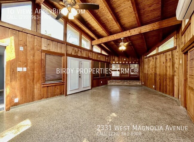 Building Photo - **3 Bed, 2 Bath Home with Detached Garage/...