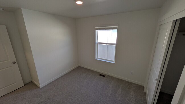 Building Photo - 4693 W Quarterhorse Dr