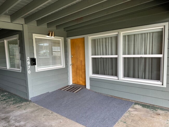 Building Photo - Beautifully updated duplex in South Eugene!