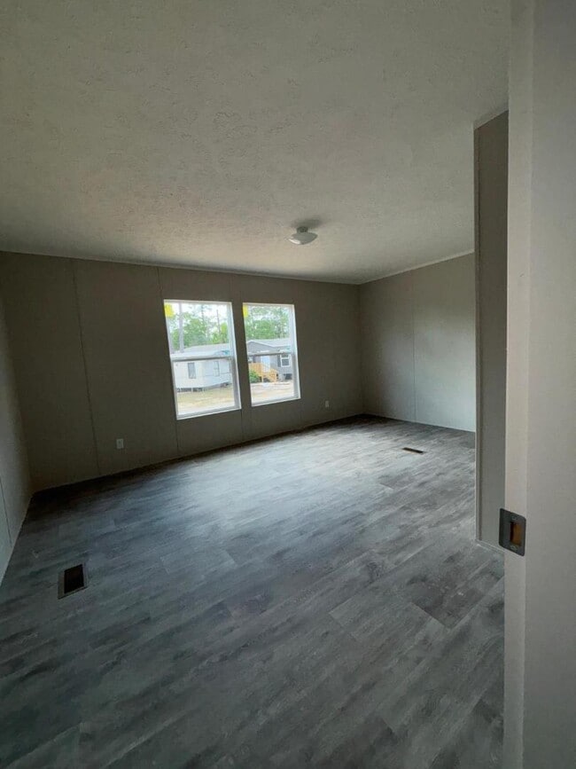 Building Photo - 307 Marcus crt