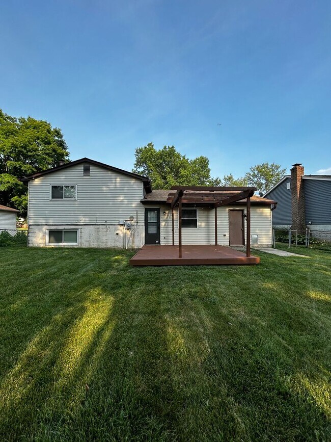 Building Photo - Beautiful 3-Bedroom Split-level Home in Gahanna