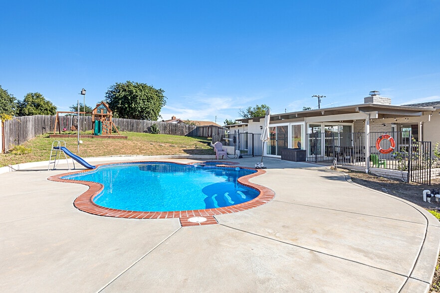 Building Photo - 1720 Via Entrada