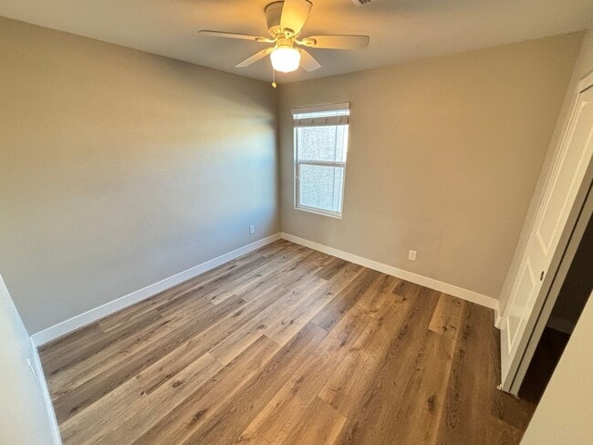 Building Photo - Stunning 3Bed/2Bath/2Car Townhome located in the N. Las Vegas/Tule Springs area!