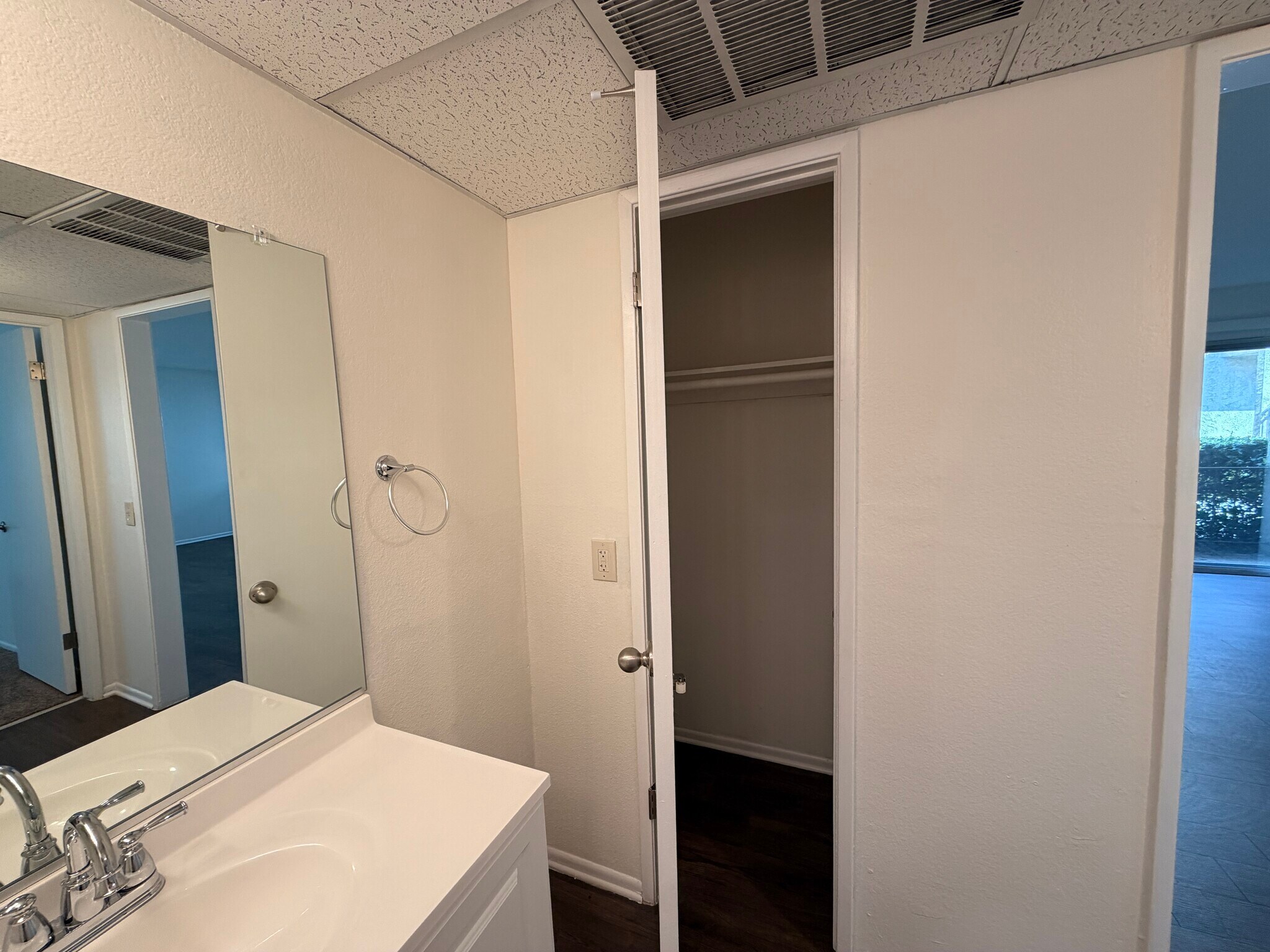 Linen/ Coat Closet - 24851 Walnut St