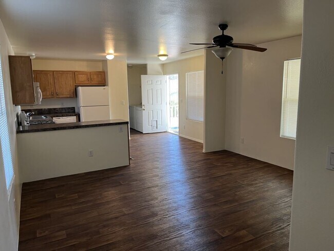 Building Photo - 5303 E Twain Ave