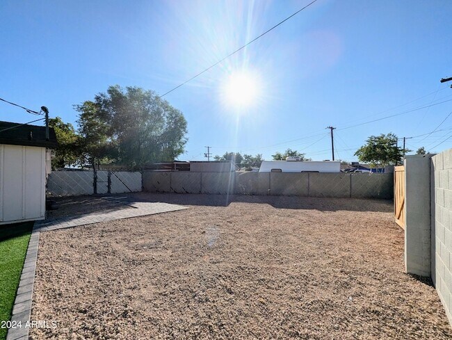 Building Photo - 121 N Flint Cir