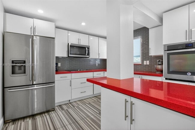 Building Photo - 268 SE 8th Ave