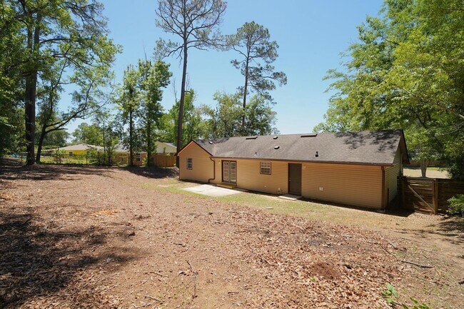 Building Photo - 1545 Pine View Dr