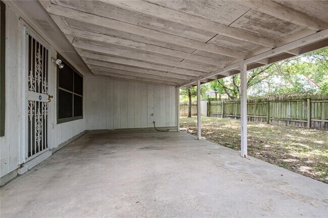 Building Photo - 2203 N Shields Dr