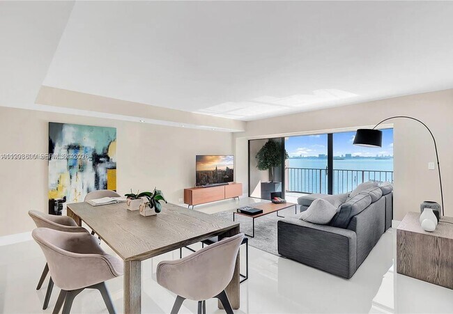 Building Photo - 1800 NE 114th St