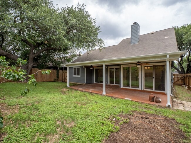 Building Photo - Charming 2-Bedroom Home with Versatile Lof...