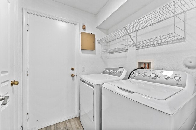 Building Photo - 5477 Queenship Ct