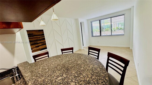 Building Photo - 540 Brickell Key Dr