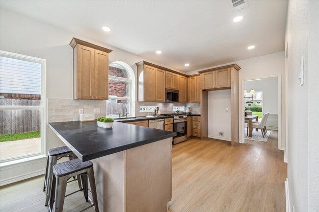 Building Photo - 6806 Flowermound Dr