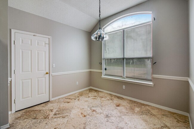 Building Photo - 404 Ridge Wood Cir