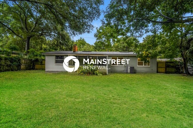 Building Photo - 3 Bedroom Pet-Friendly Home in Jacksonville, FL with Main Street Renewal