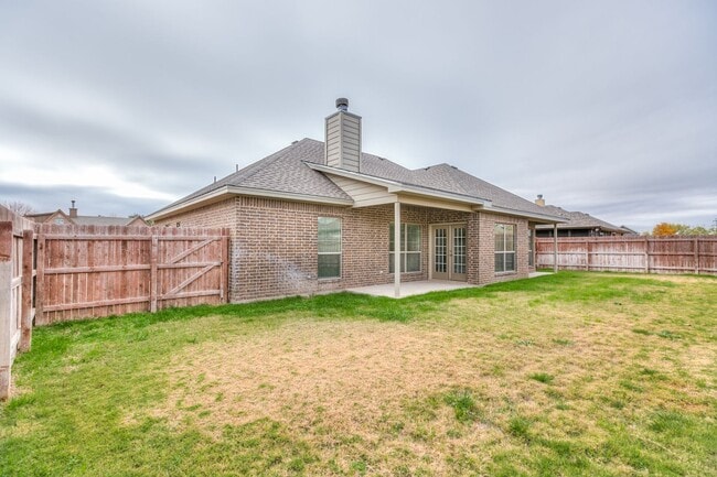 Building Photo - COMING NOVEMBER 2025 - Bentwood Country Cl...
