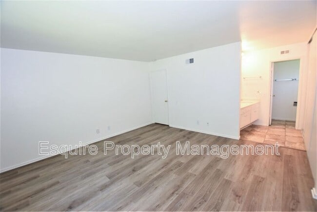 Building Photo - 1035 Woodgate Ct
