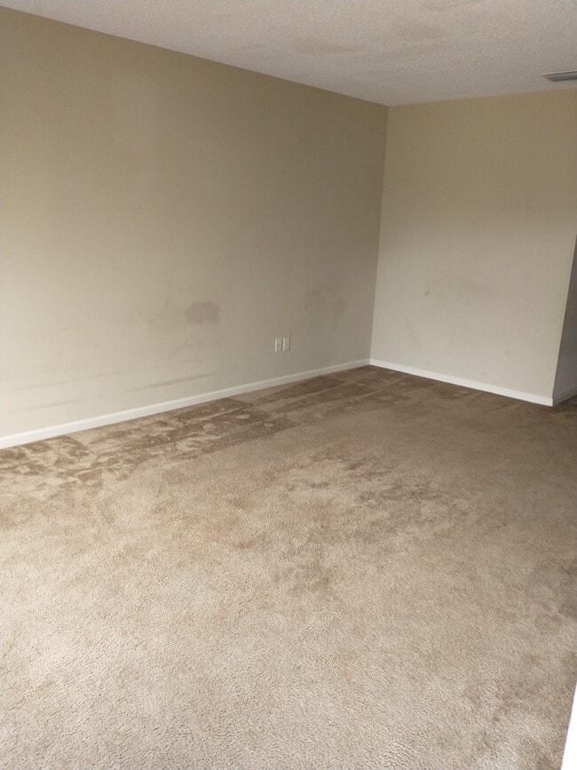 Building Photo - 106-4 EDGEFIELD