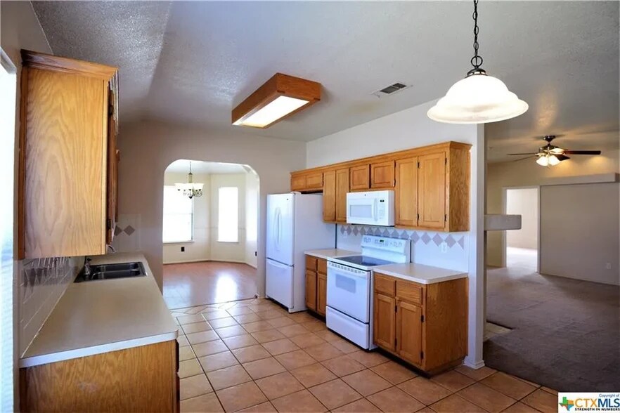 Building Photo - 2807 Diaz Dr