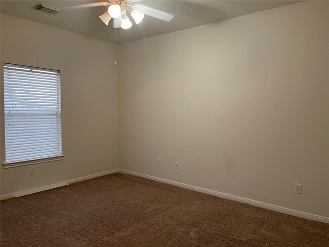 Building Photo - 9410 Creek Vine Dr