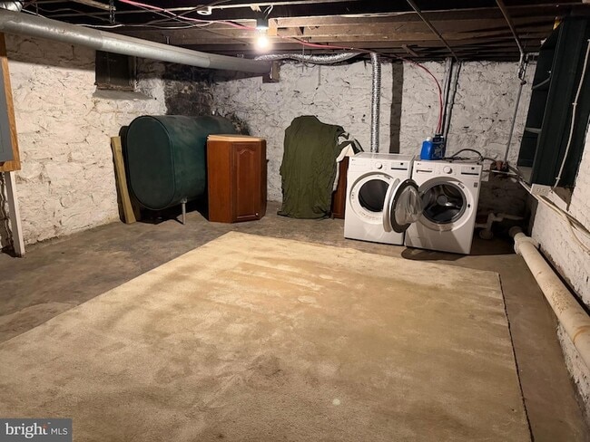 Building Photo - 117 Fairground Ave