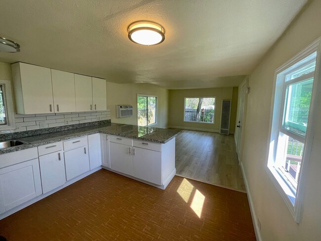 Building Photo - ***$500 MOVE IN CREDIT***Home on secluded ...