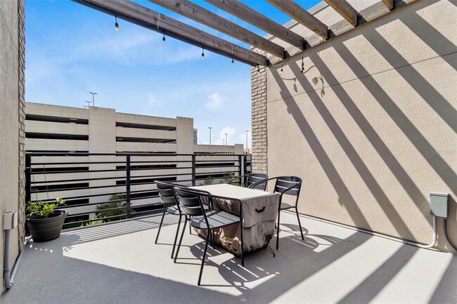 Building Photo - 2511 N Grady Ave