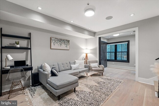 Building Photo - 1429 W Street NW Unit 1