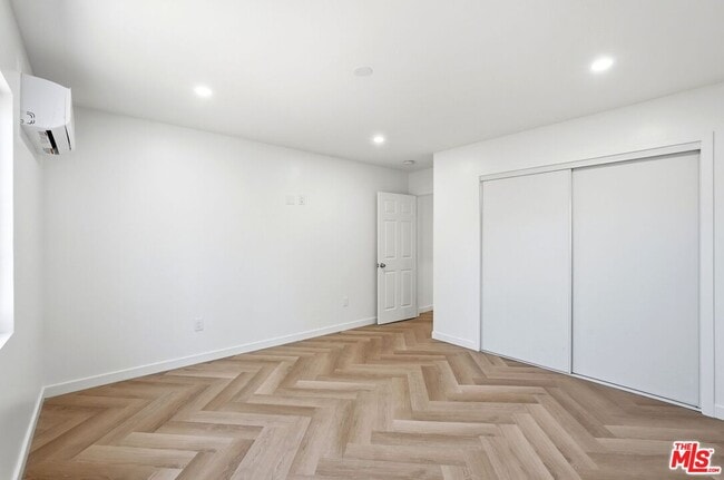 Building Photo - 11445 Delano St