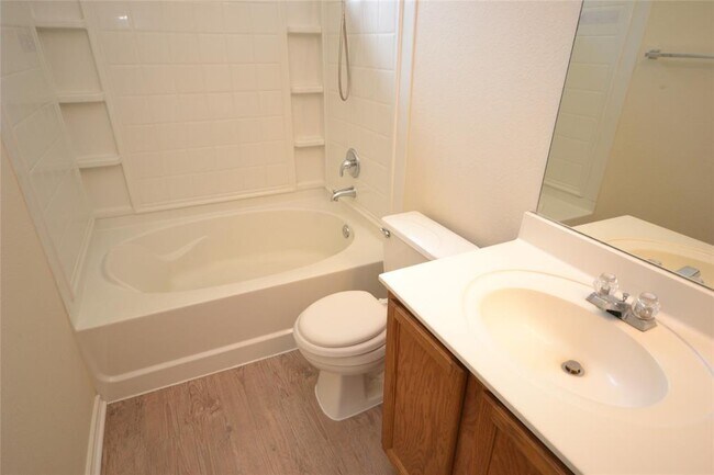 Building Photo - 716 Northcreek Dr