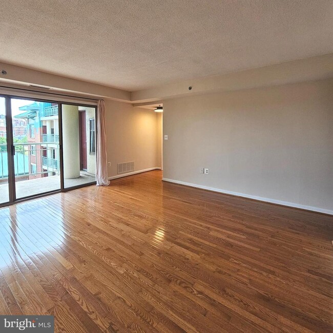 Building Photo - 505 E Braddock Rd