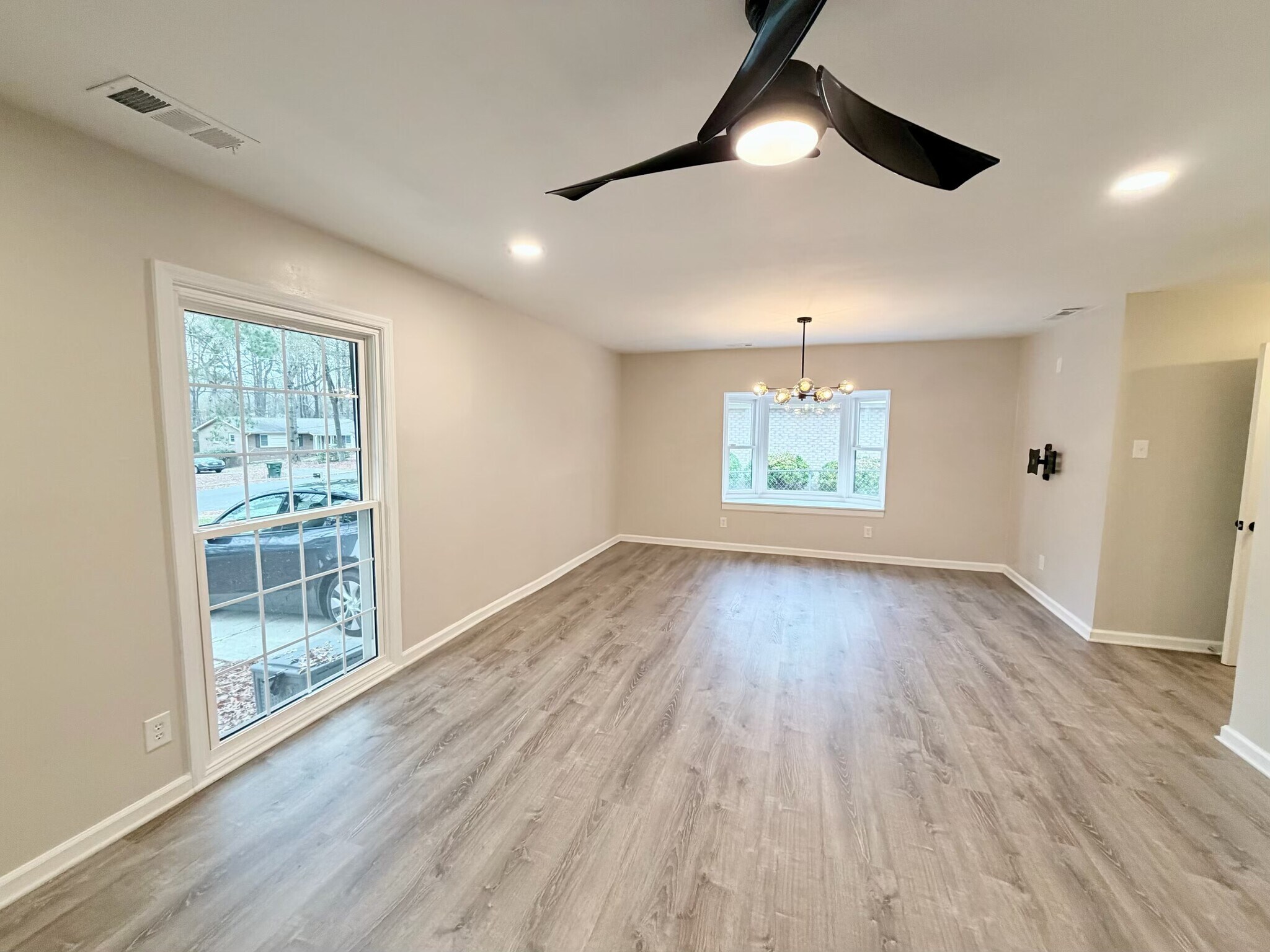 Building Photo - 2910 Driftwood Dr