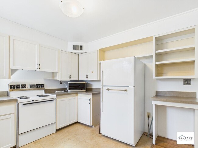 Building Photo - 204 Solana Dr