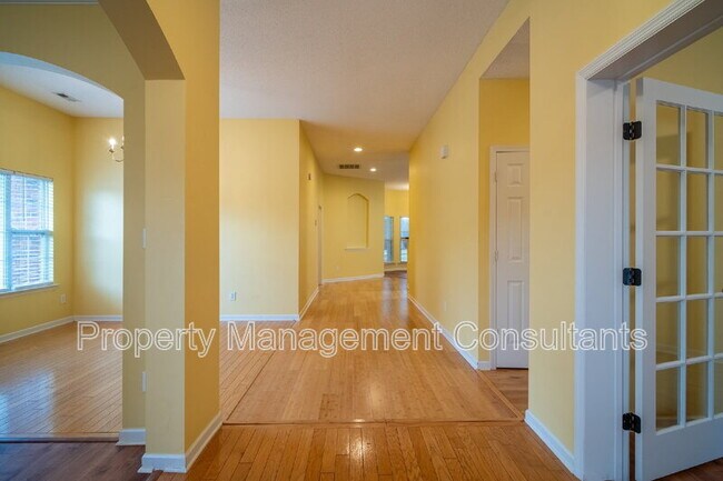 Building Photo - 216 Horseshoe Bend N