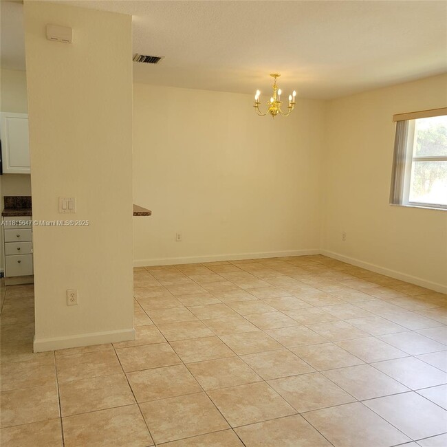 Building Photo - 1480 NE 33rd Ave