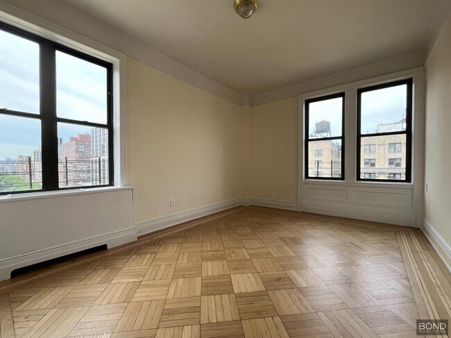 Building Photo - 220 W 98th St