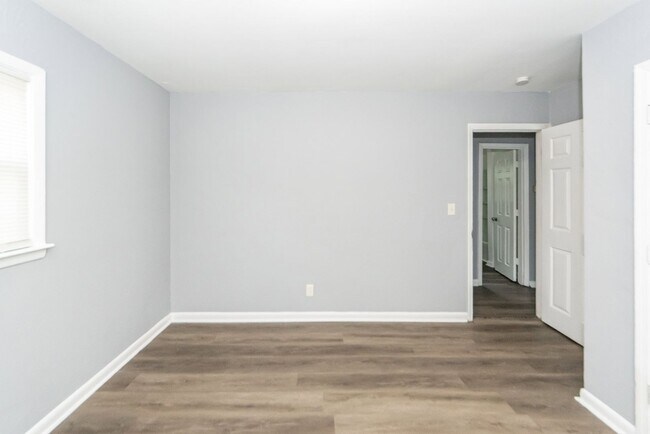 Building Photo - 3 Bedroom, 1 Bathroom Home in Waylyn Subdivision - North Charleston