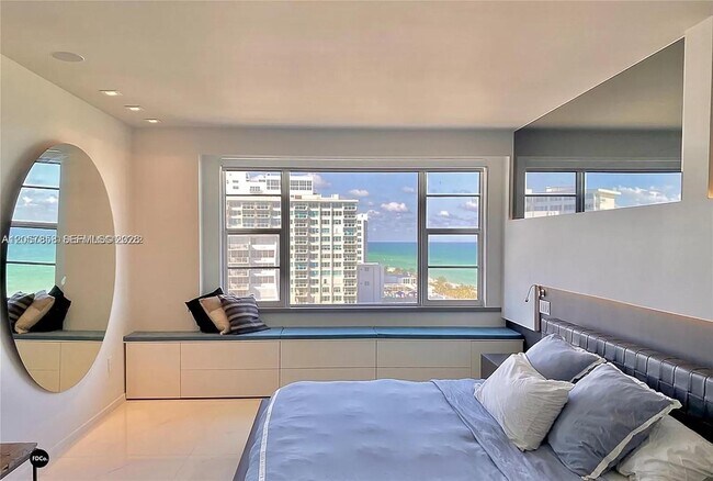 Building Photo - 5255 Collins Ave