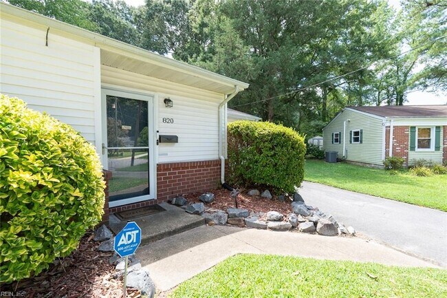 Building Photo - 820 Plainsman Ct