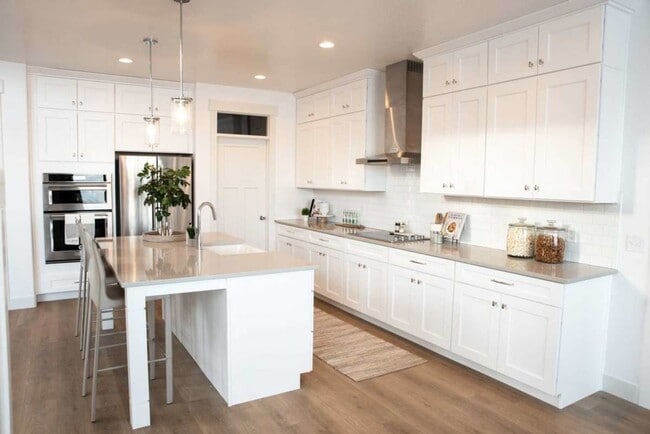 Building Photo - Charming 4-bedroom, 2.5-bathroom home