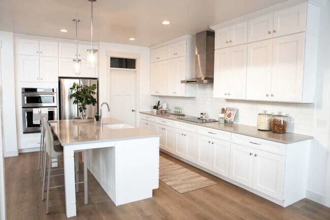 Building Photo - Pet-Friendly Upgraded 4-Bedroom Home with ...