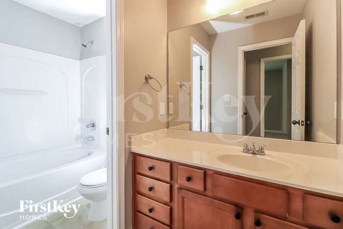Building Photo - 850 Riverdance Dr