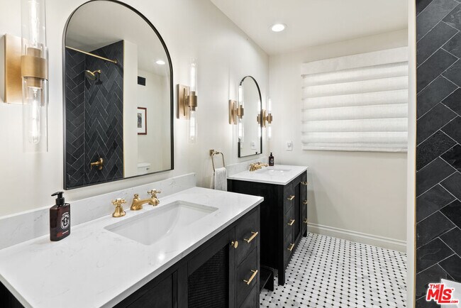 Building Photo - 6 Buckskin Ct