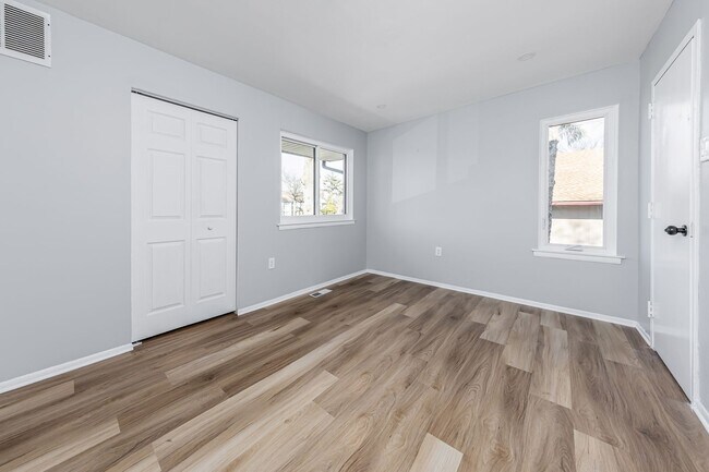 Building Photo - Newly Renovated 3-Bedroom Condo in Lindenwold