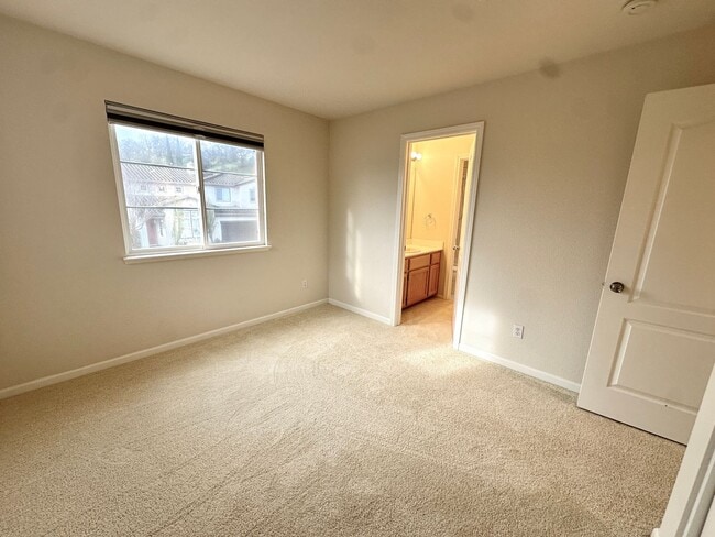 Building Photo - Coming Soon! Charming 3-Bedroom Hamilton Home