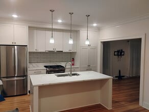 Building Photo - 1218 W 50th St